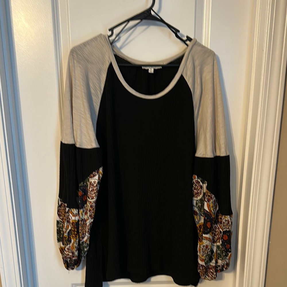Umgee Black and Gray Raglan 3/4 Sleeve Blouse